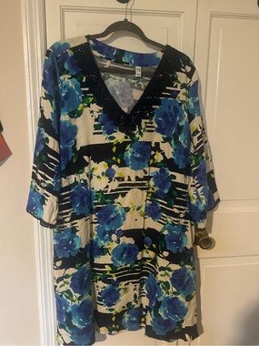 Boho Blue Floral Striped Tunic Top with Crochet V-Neck Size 1X (2XL) Never Worm